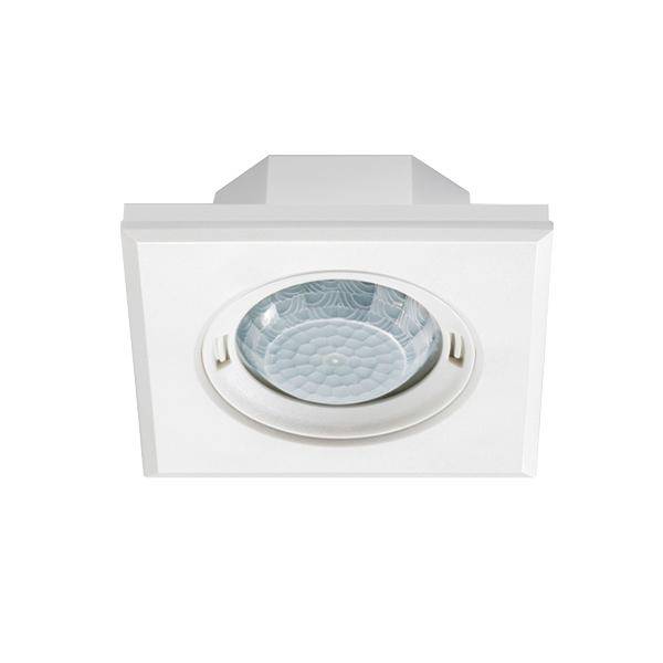 En firkantet, hvid loftlampe med en rund, blå linse i midten.