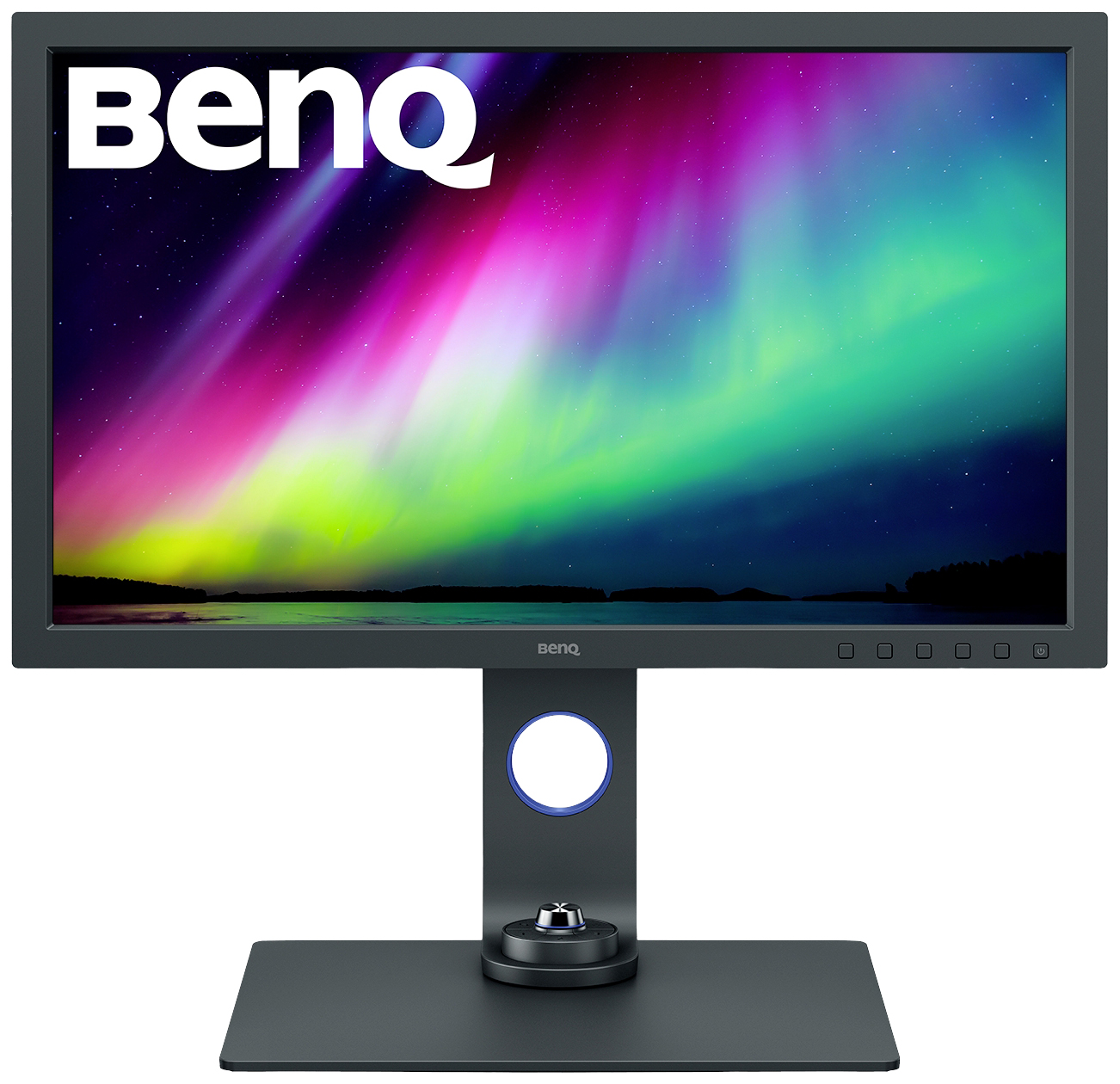 En computerskærm fra BenQ viser et billede af nordlys over et mørkt landskab.