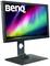 En BenQ-skærm med et farvestrålende nordlys-baggrund på skærmen, viser den lysende displaykvalitet.