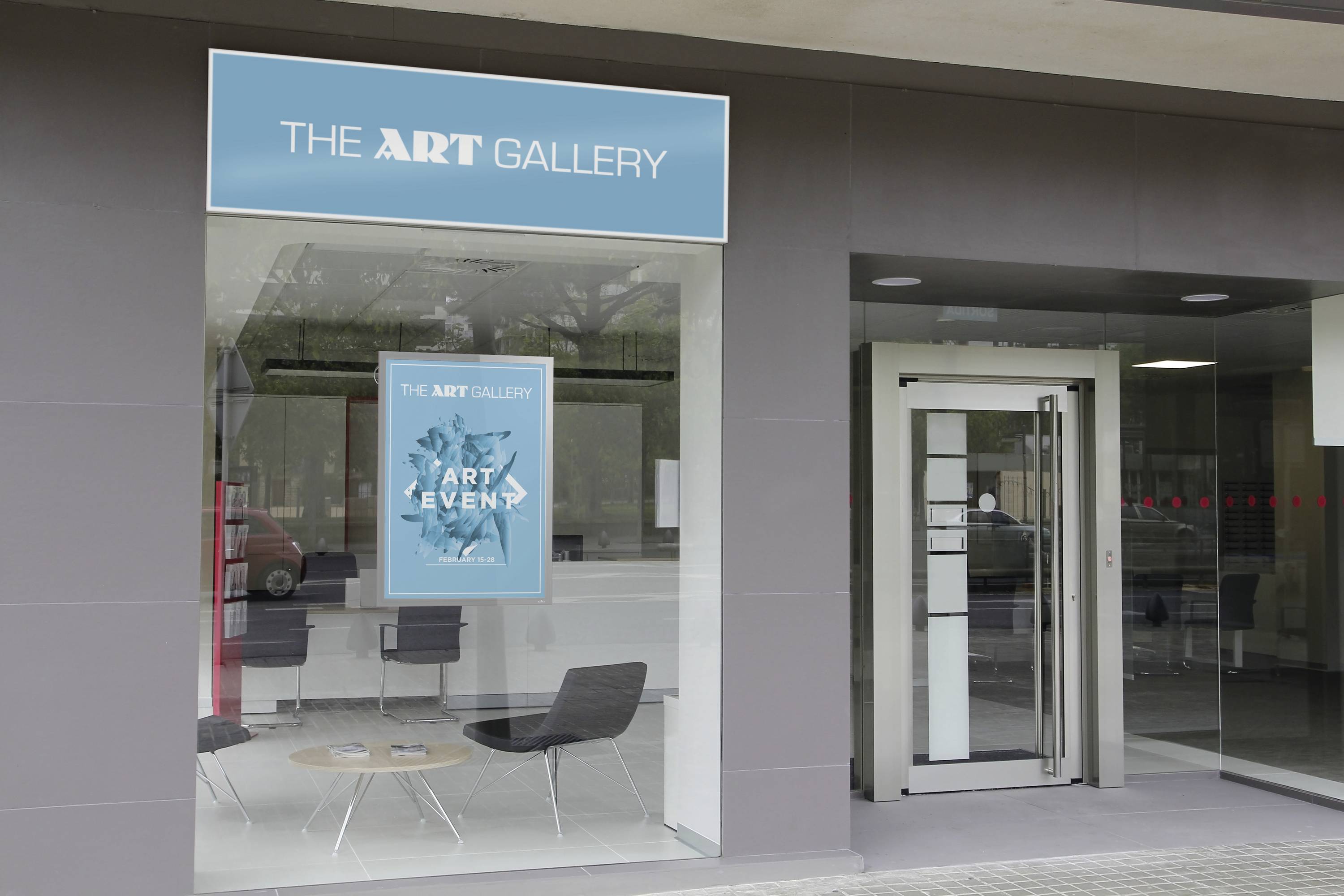 Indgang til et kunstgalleri med en plakat, der annoncerer en kunstevent. Moderne design med glasfacade.