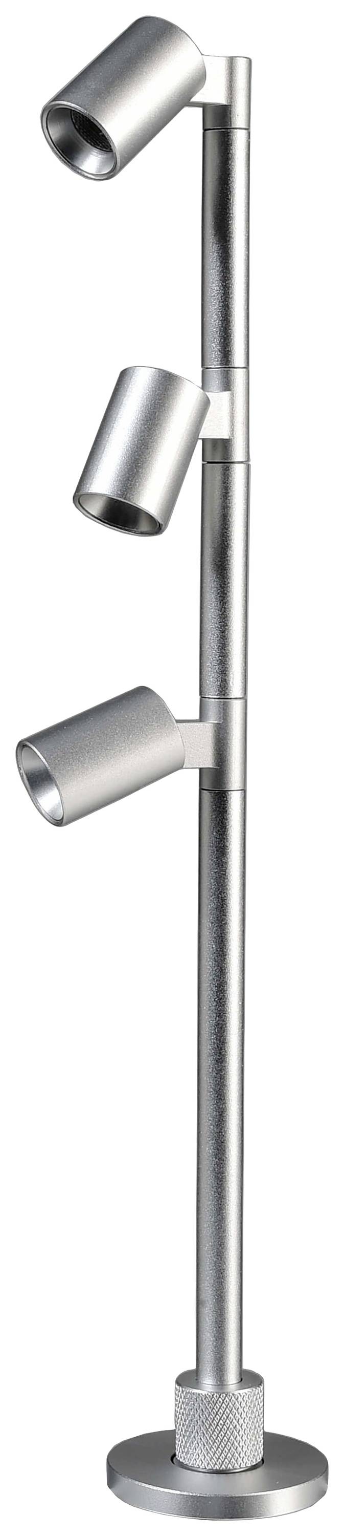 En moderne standerlampe med tre justerbare, sølvfarvede spots, der er placeret lodret. Velegnet til retningsbestemt belysning.