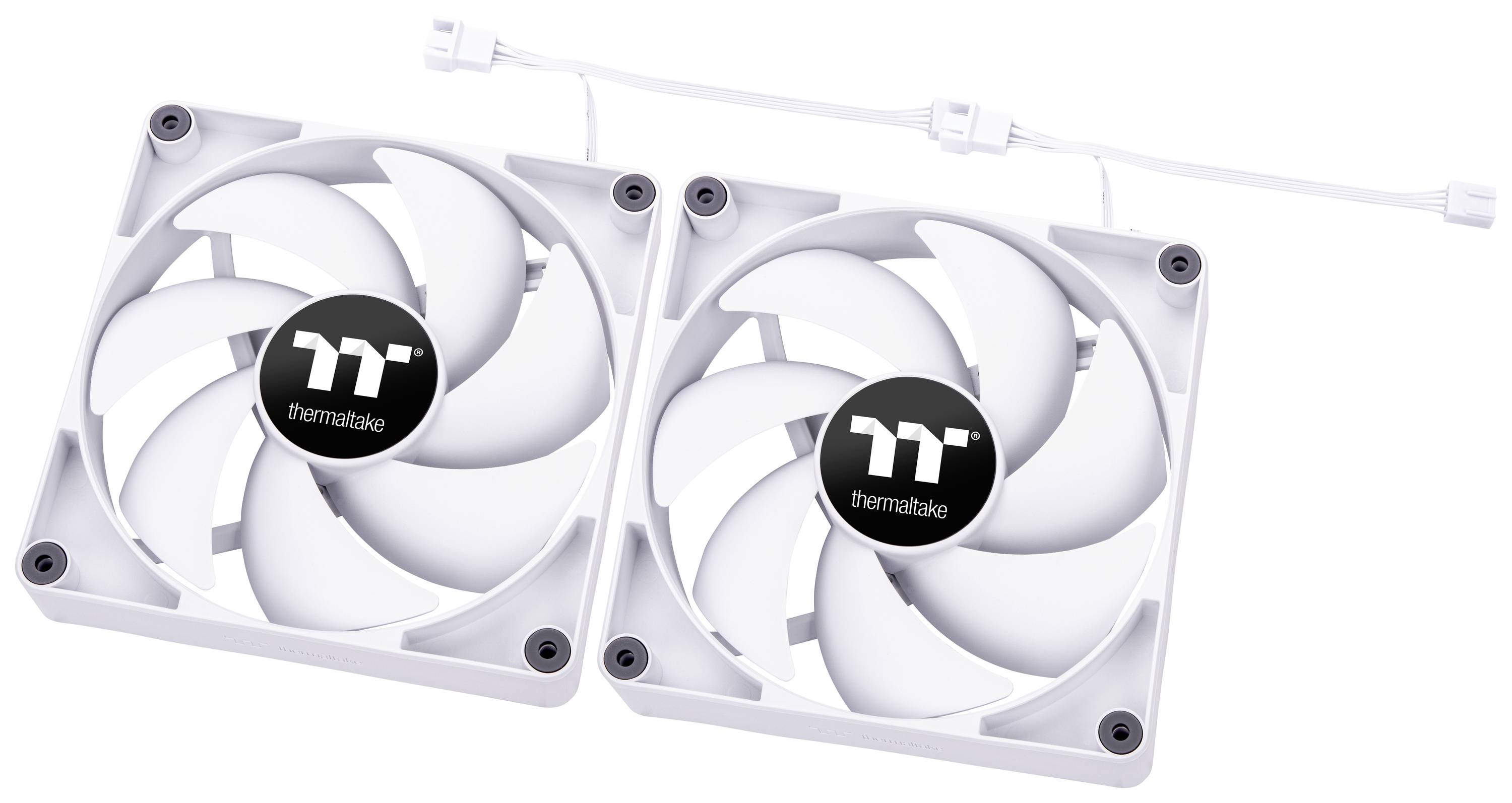 To virke hvide computerventilatorer med et mærkelogo i midten, forbundet med hvide kabler.