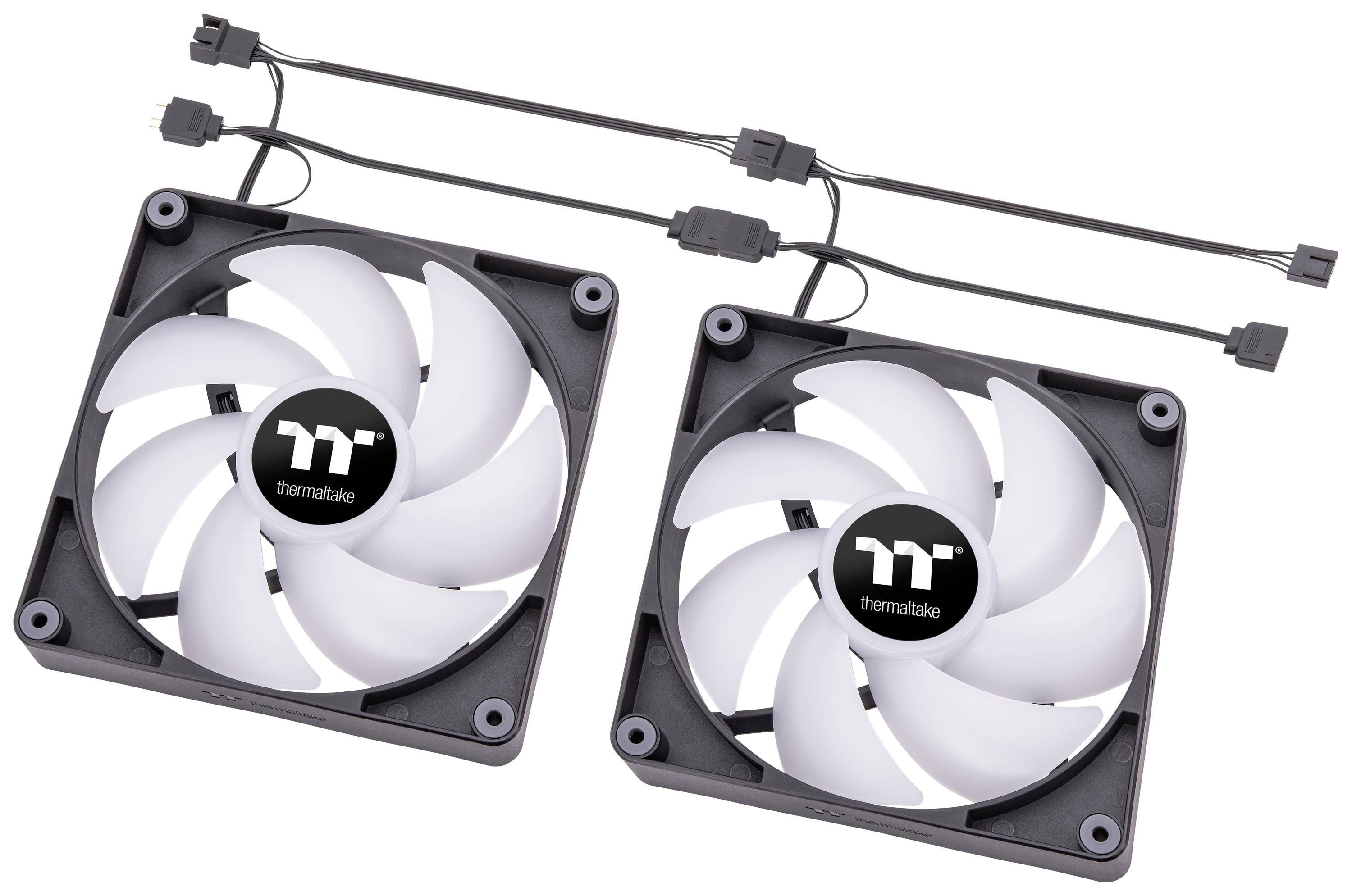 To Thermaltake-computerkølere med hvide rotorblade, forbundet med kabler; til køling af computerenheder.