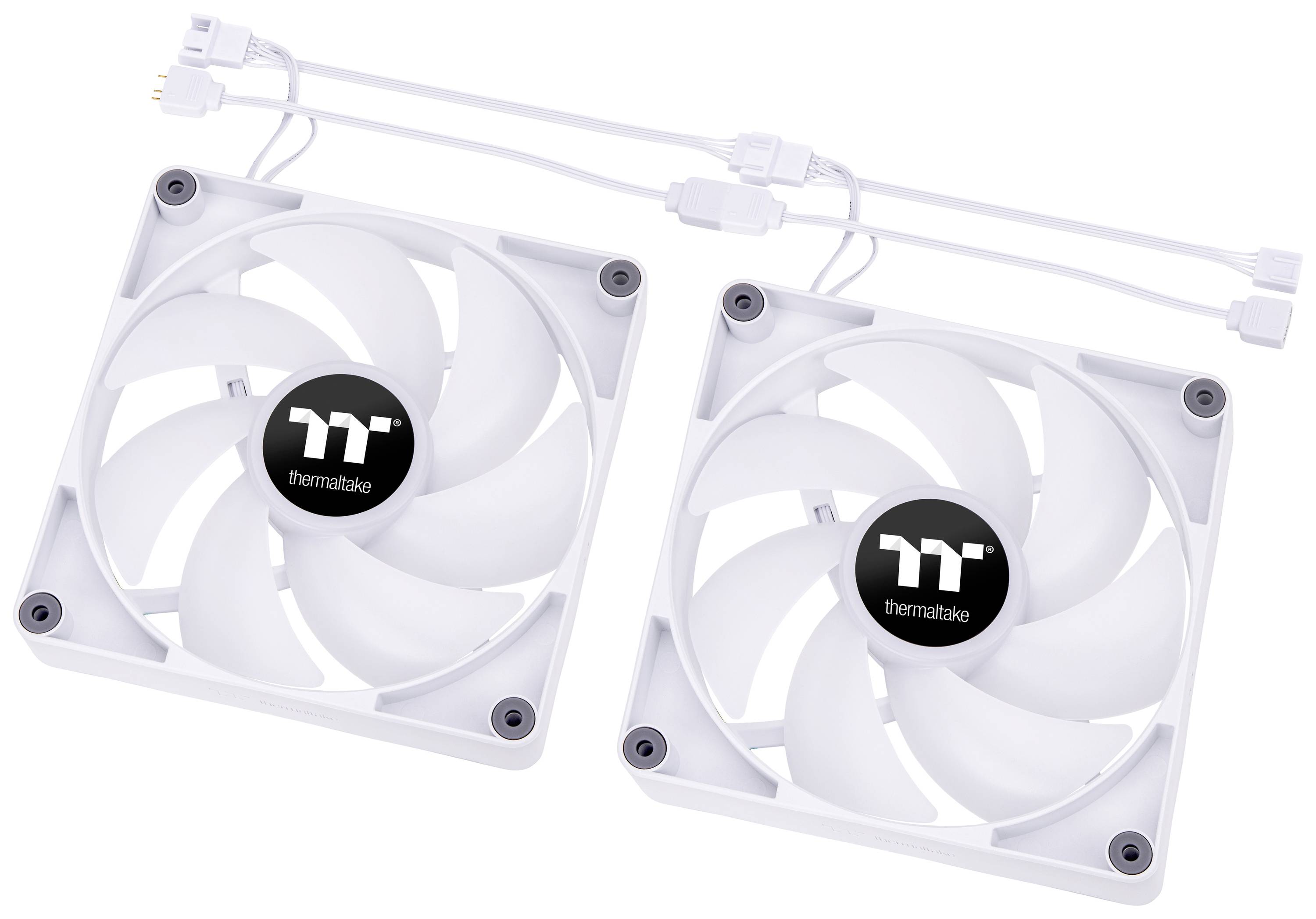 To computerens køleblæsere i hvid farve med 'Thermaltake'-logoet i midten, tilsluttet strømforsyningskabler.