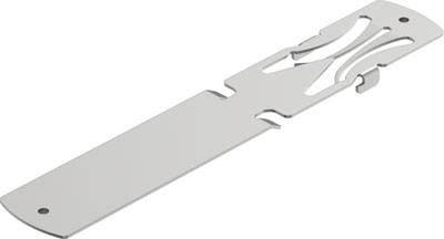 En sølvfarvet metalflaske-åbner med enkelt, langstrakt design og en rund greb i den ene ende.
