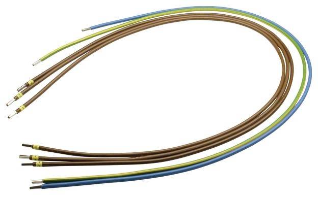 Flere farverige elkabel med metalender, placeret ved siden af hinanden på en hvid baggrund.