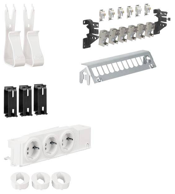Stikdosemodul med tilbehør: hvide stikkontakter, beslag og metalrammer til montering. Perfekt til elektriske installationer.