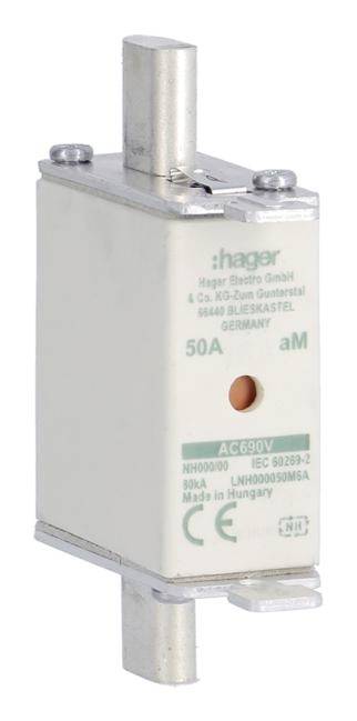 'Sikring med 50A og 690V fra Hager, model NH000, IEC-norm 60269-2, fremstillet i Ungarn.'