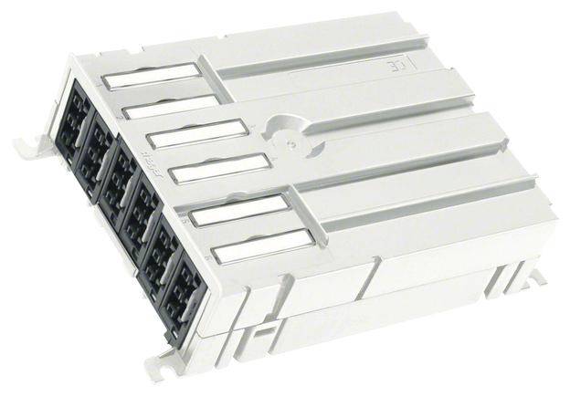 En hvid elektronisk stikforbinder med flere sorte tilslutninger, sandsynligvis til industrielle eller teknologiske formål.