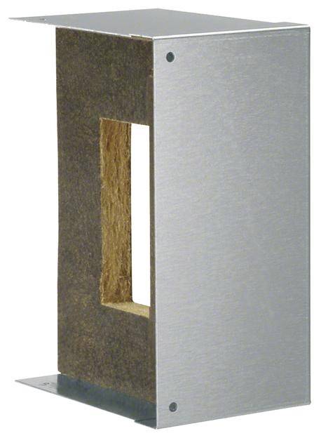 Metalkanal med rektangulær udskæring, delvist beklædt med isolerende materiale. Tjener sandsynligvis som ventilationselement.