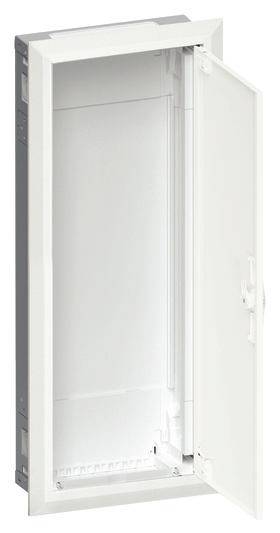 Elkasse af hvidt materiale med åben dør, det tomme indvendige rum er synligt. Egnet til installation af elektriske komponenter.