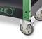 En metalvogn med grøn struktur og stabile hjul, egnet til transport af tunge genstande i industrielle omgivelser.