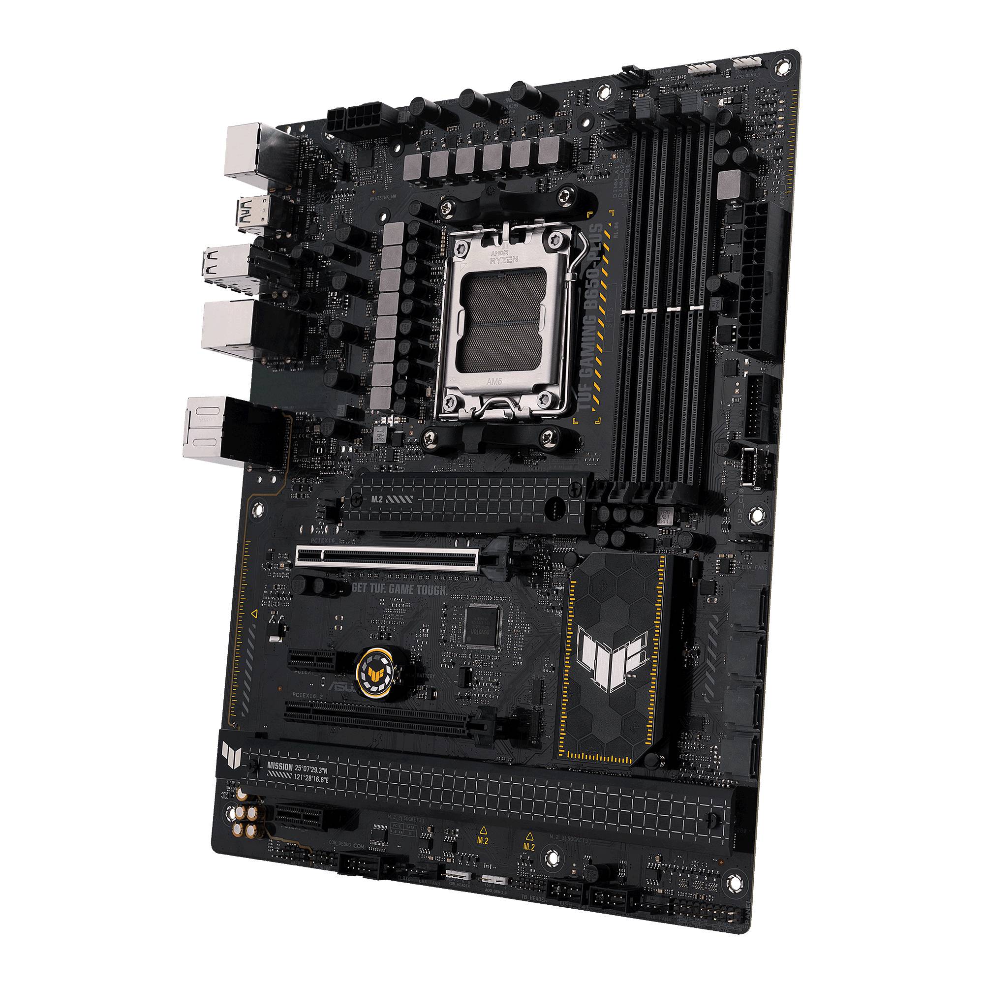 Bundkort med flere slots til RAM, processor og tilslutninger. Sort design med gyldne detaljer og forskellige interfaces.