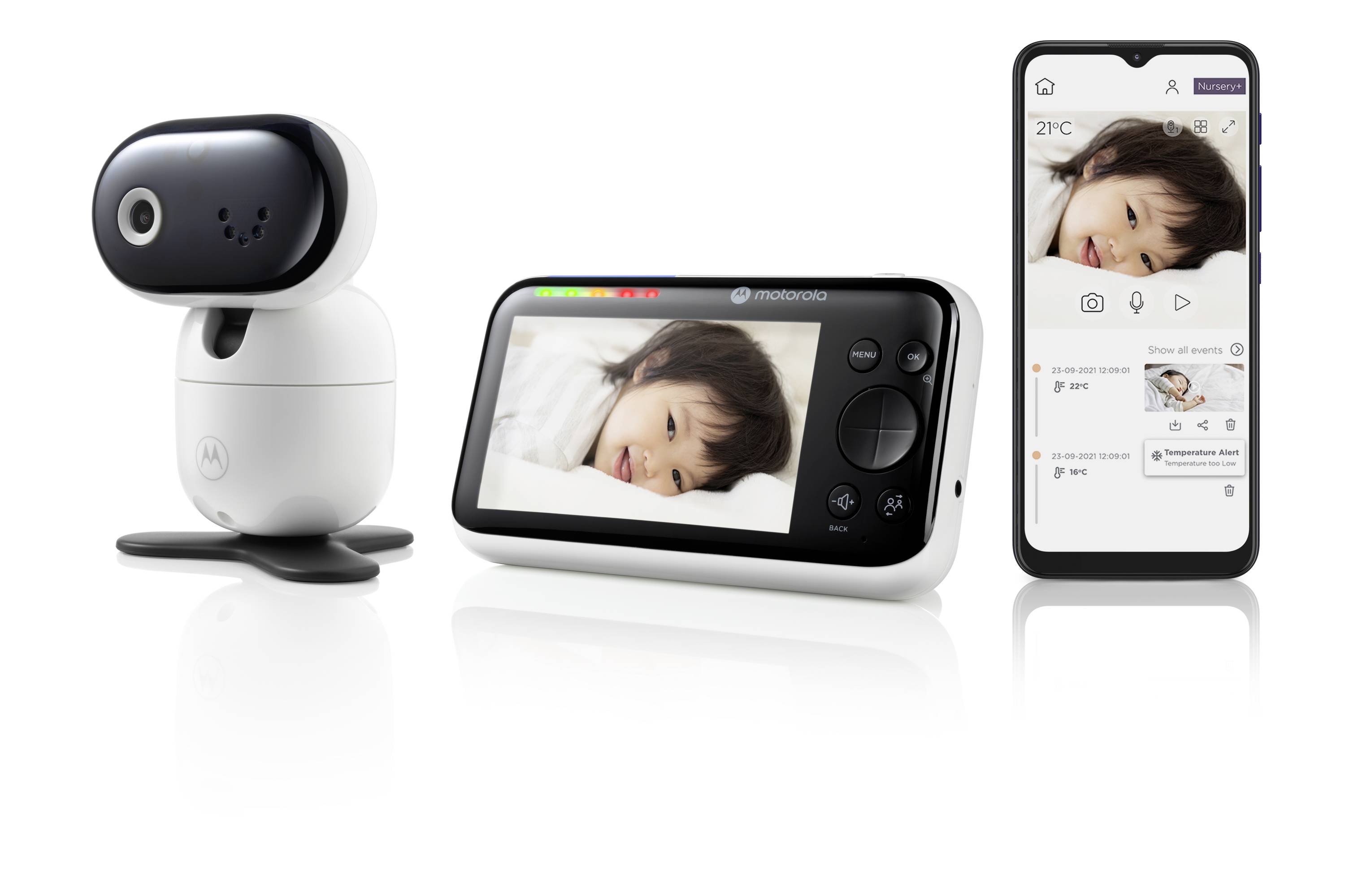 Babyalarm-system med kamera, skærm og smartphone-app. Kameraet viser det sovende barn. Skærmen og appen viser det samme billede.