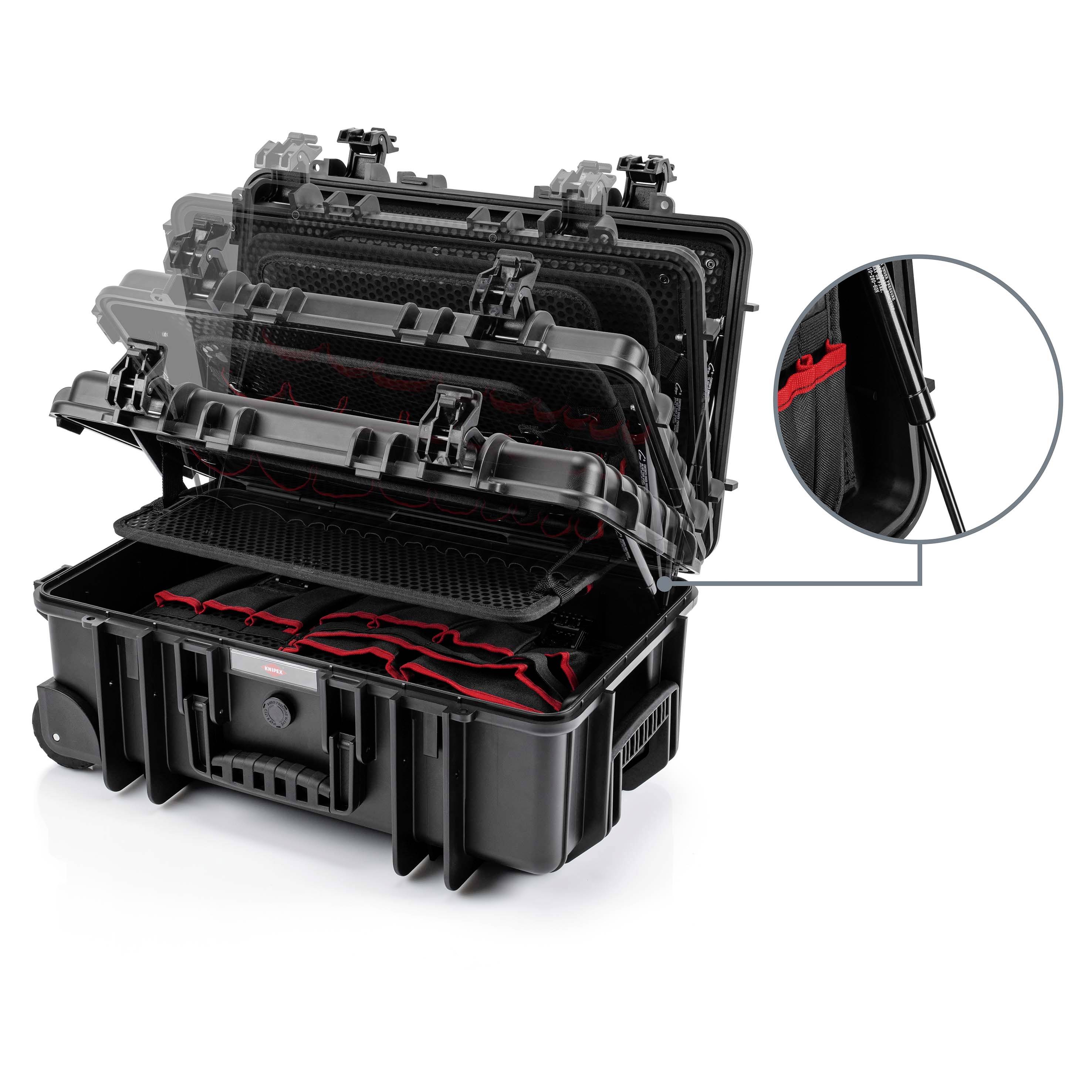 Sort hardshell kuffert med åben låg viser indvendige rum og skumpolstring. Forstørret udsnit viser detaljer ved forsegling.