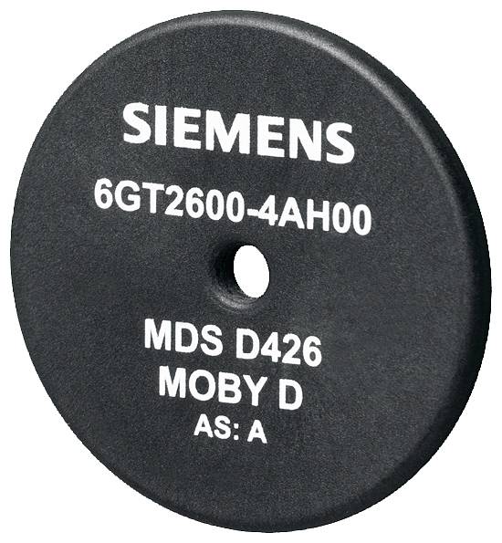 Sort rund vedhæng med hvid påtrykning: 'SIEMENS 6GT2600-4AH00 MDS D426 MOBY D'. Enhedstype- og modelnummer.