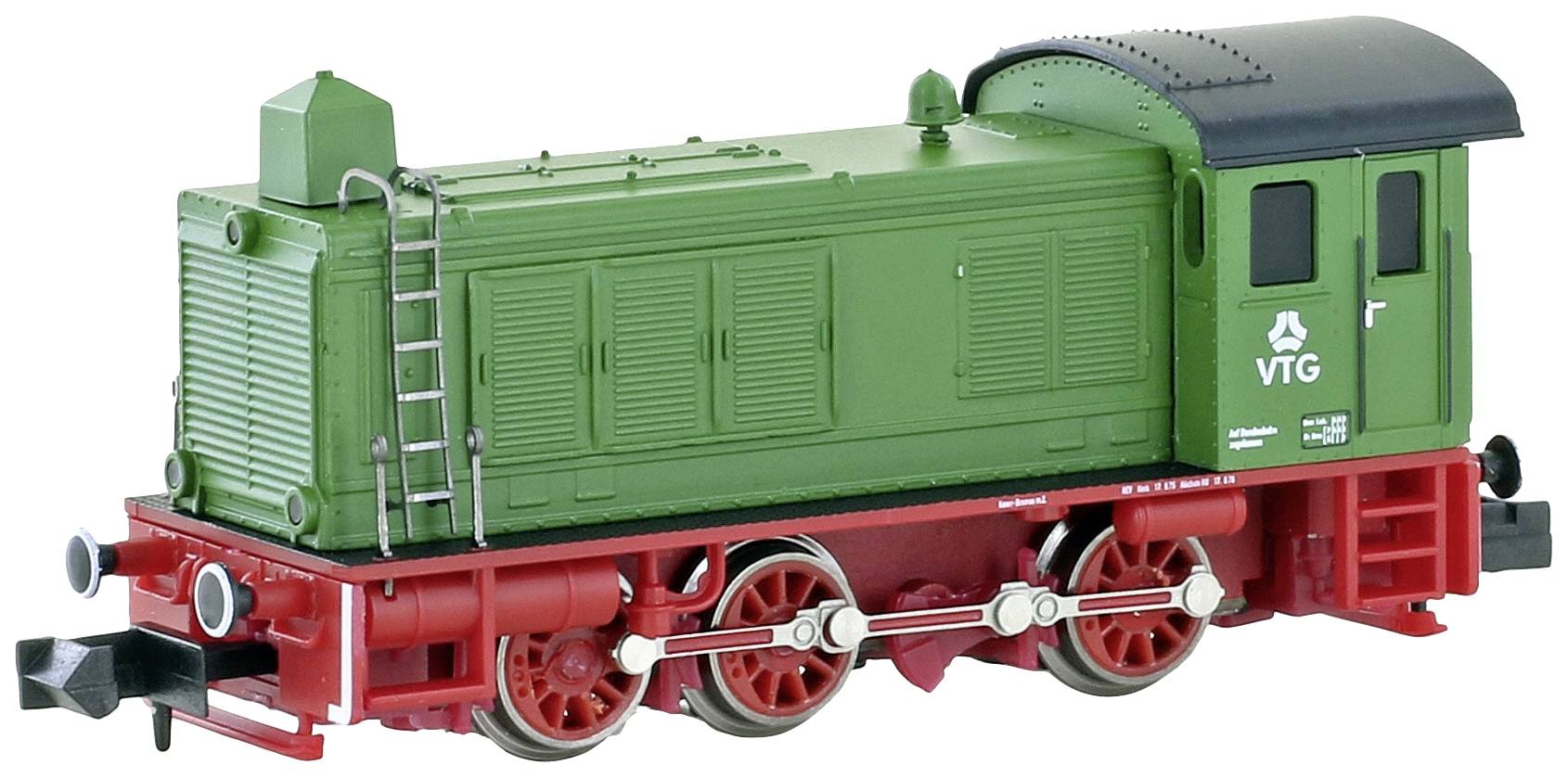 En grøn modeltokomotive med påskriften 'VTG' på siden, fine detaljer, røde hjul og sort tagparti.