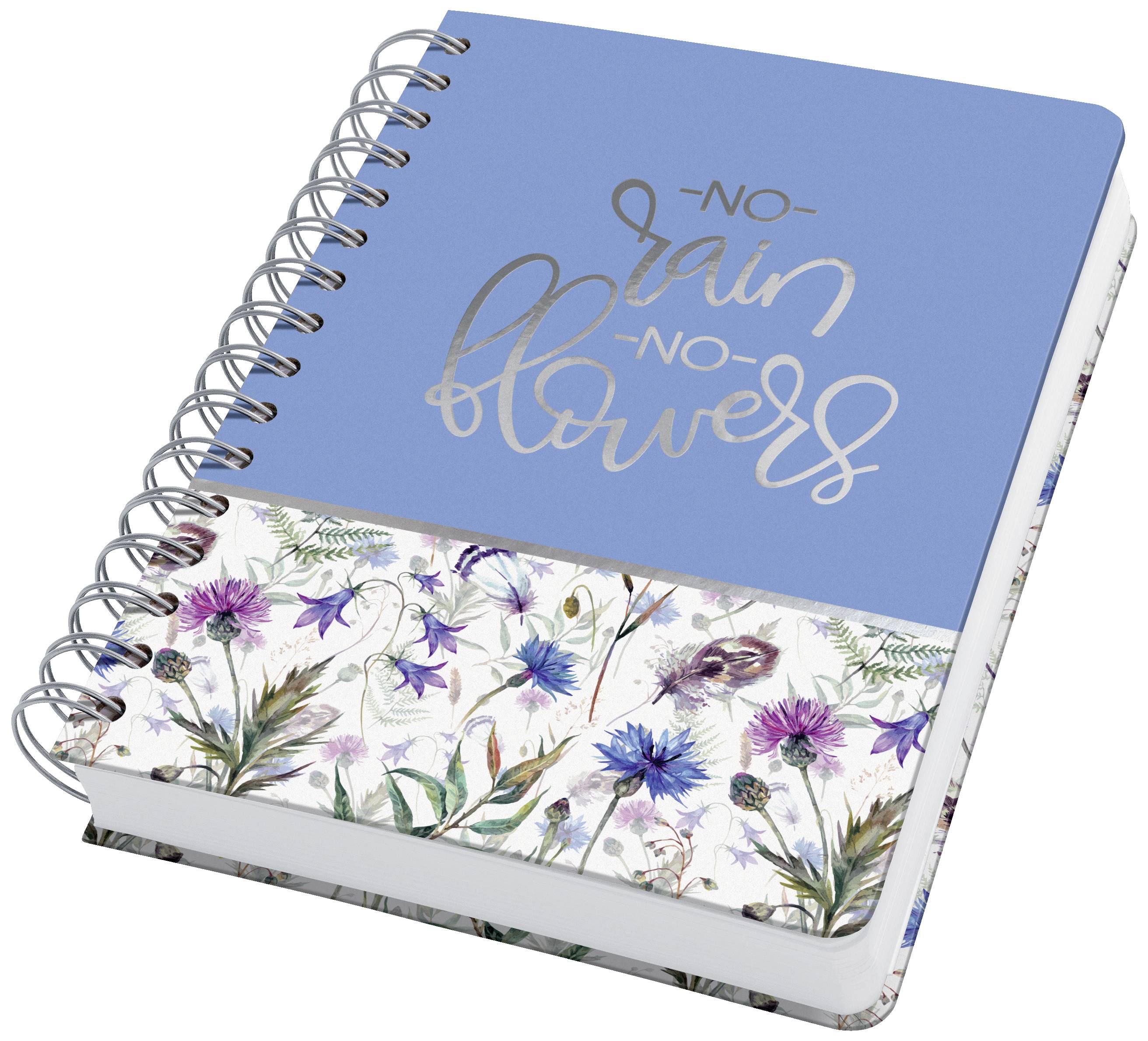 Notesbog med blå cover, hvorpå teksten 'No rain no flowers' er trykt. Blomstermønster nedenunder, spiralbinding synlig.