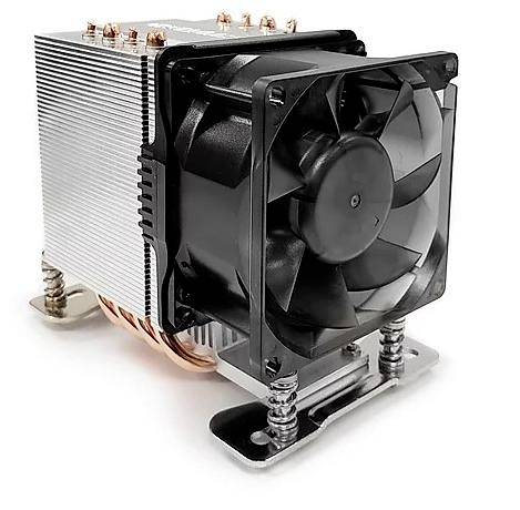 En computerprocessor-køler med en stor ventilator og metalribber til varmeafledning.