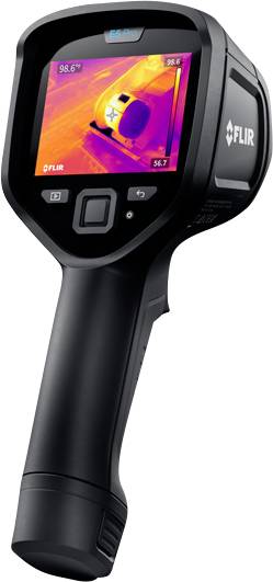 Et FLIR-termisk kamera viser en skærm med en temperaturvisning. Det bruges til at identificere varmekilde.