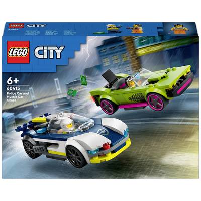 'To LEGO-biler i forfølgelse om natten, en politibil og en grøn muskel-bil, med LEGO-figurer. Egnet fra 6 år.'