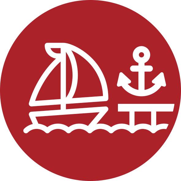 Hvidt sejlbåds- og ankerikon på rød cirkulær baggrund, der antyder båd- eller maritime tjenester.
