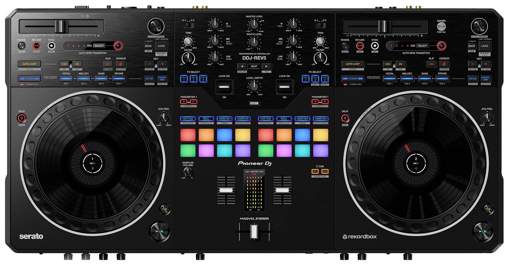 DJ-controller med to pladespillere, flere regulatorer og knapper, belyste pads i midten; bruges til musikafspilning.