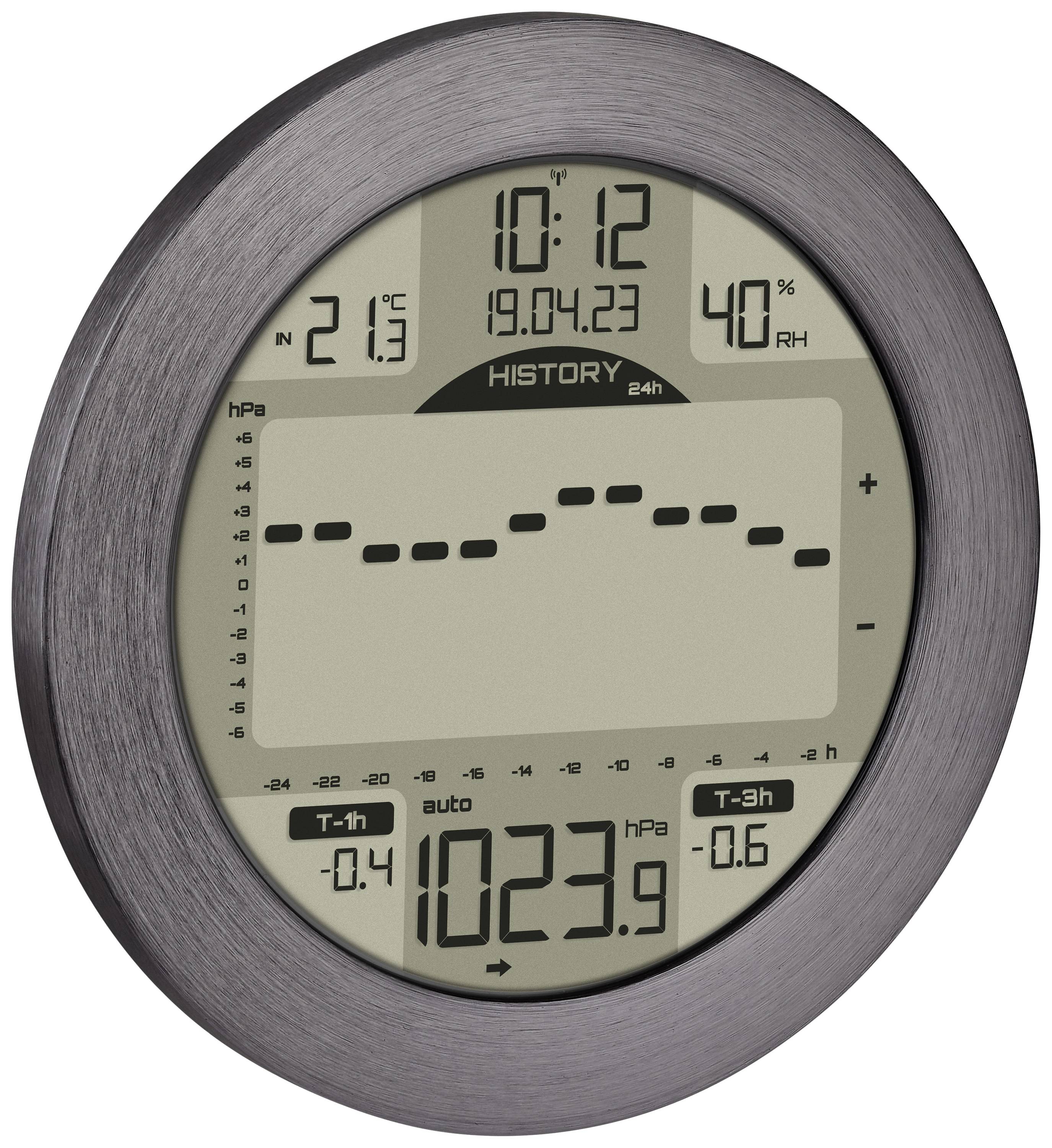 Digitalt barometer med rundt display viser tidspunkt, dato, lufttryksforløb, temperatur og luftfugtighed.