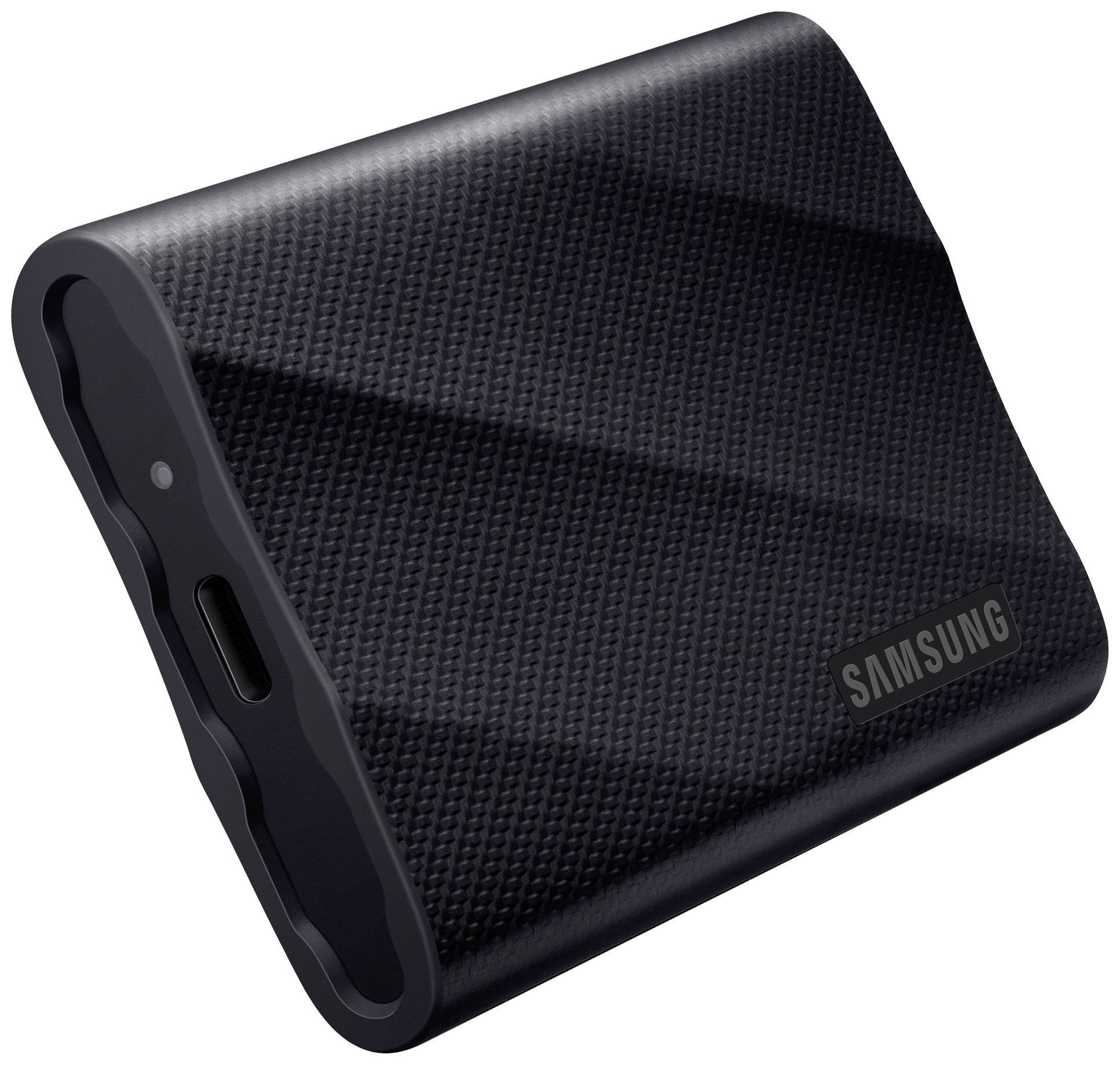 Et bærbart sort Samsung SSD-drev med tekstur. Det har en USB-C-port og er velegnet til datalagring.