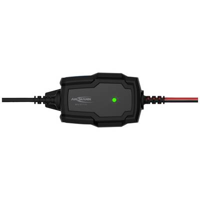 Batterilader med lysende kontrollampe, tilsluttet et kabel, på hvid baggrund.