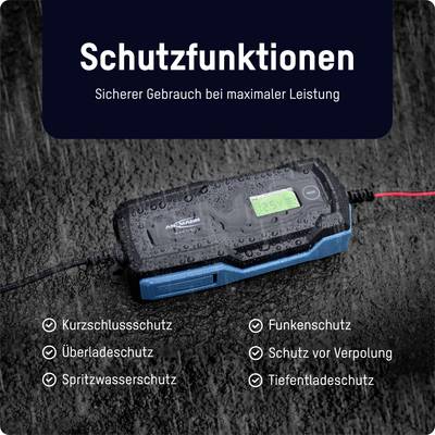 Beskyttelsesfunktioner over et billede af en oplader i regnvejr. Funktioner: Kortslutningsbeskyttelse, stænkvandsbeskyttelse, gnistbeskyttelse, dyb afladningsbeskyttelse.