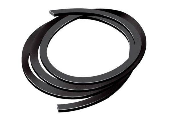 Tre sorte ringe, der er viklet ind i hinanden, ligger fladt og overlapper hinanden halvt.