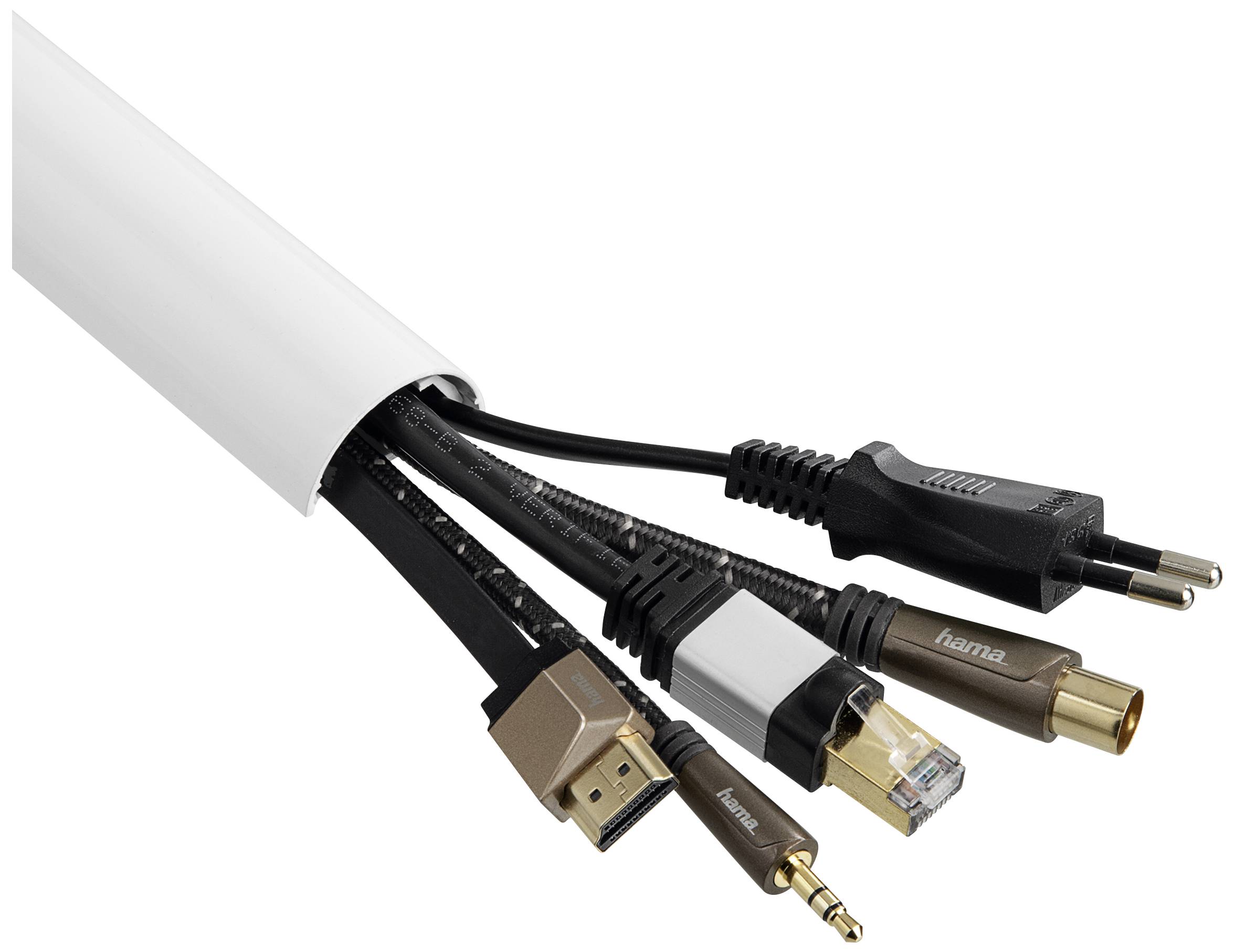 Forskellige kabler som HDMI, USB og strømkabler stikker ud af et hvidt kabelkanaldæksel.