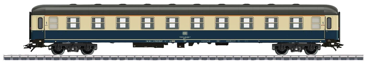 En blå og cremefærvet jernbanevogn fra Deutsche Bundesbahn holder på skinnerne, set fra siden, med flere vinduer langs vognsiden.