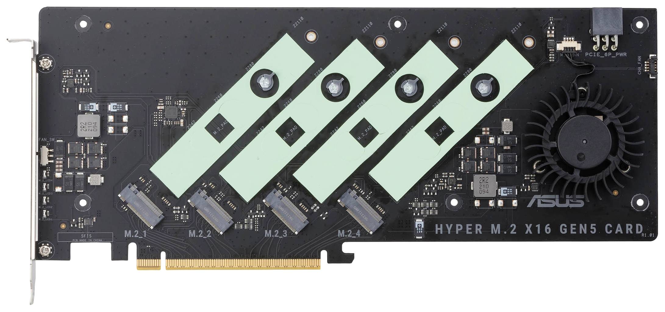Et sort ASUS Hyper M.2 X16 Gen5 kort med fire M.2-pladser, køleventilator og gyldne PCIe-kontakter.