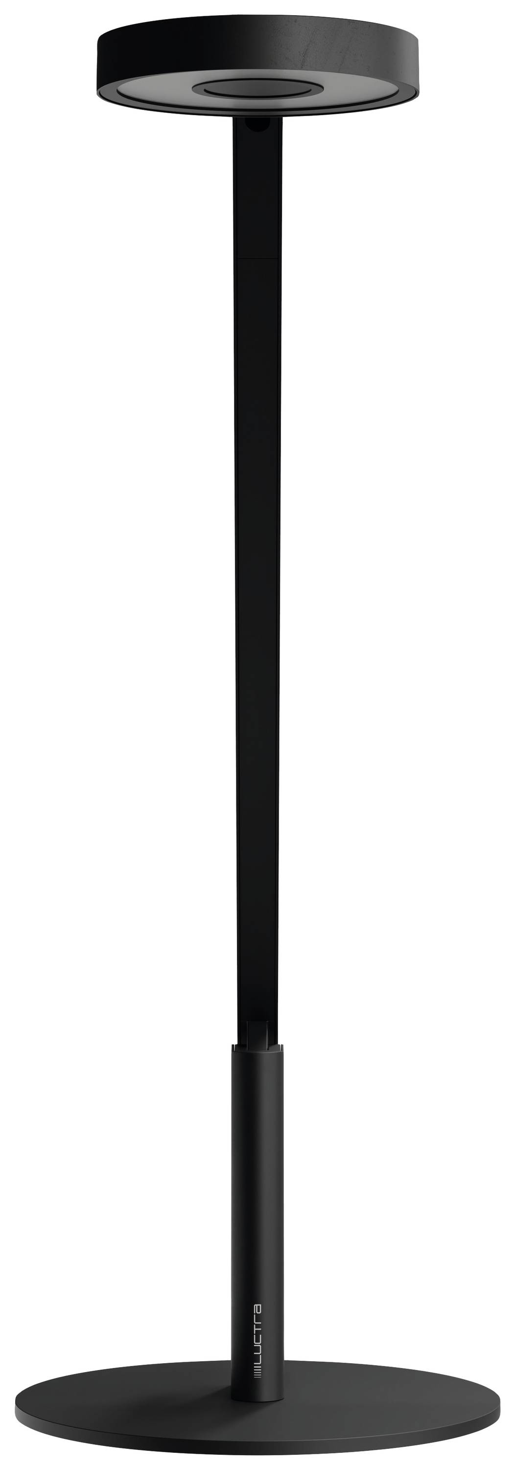 Sort standerlampe med slankt design og rund lampeskærm i metal. Står på en flad, rund base.