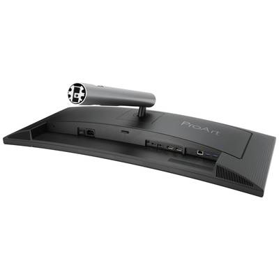 Bagsiden af en computerskærm med flere tilslutninger, herunder HDMI, USB og Ethernet. Et aftagelig stativ er synligt.