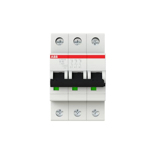 En trepolet effektafbryder med mærkeidentifikation, monteret på en DIN-skinne, som ofte bruges i elektriske fordelingsanlæg.