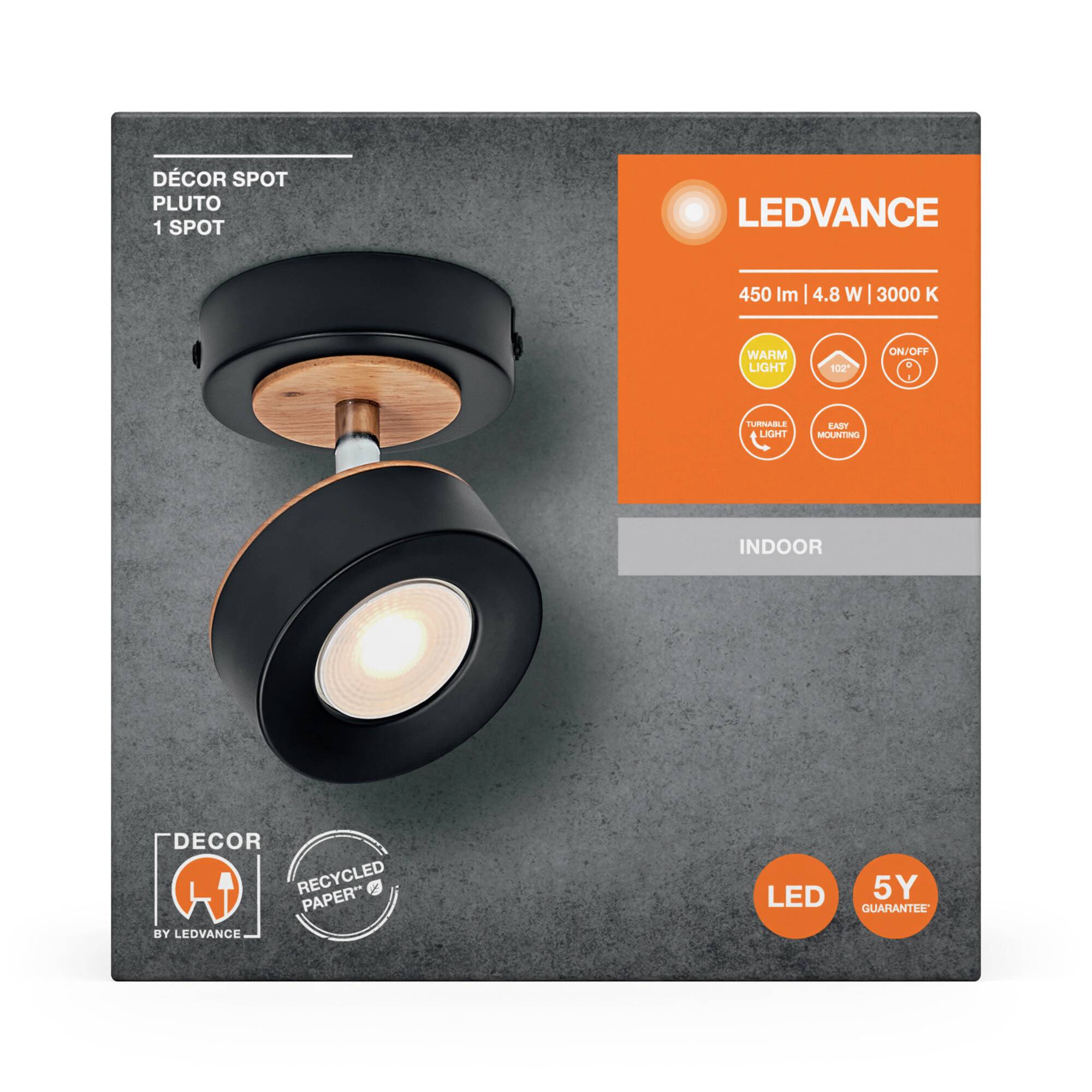 Emballage til LEDVANCE Dekor-spotlampe 'Pluto'. 450 lm, 4,8 W, 3000 K. Egnet til indendørs brug. Miljøvenlig fremstillet af genbrugspapir.