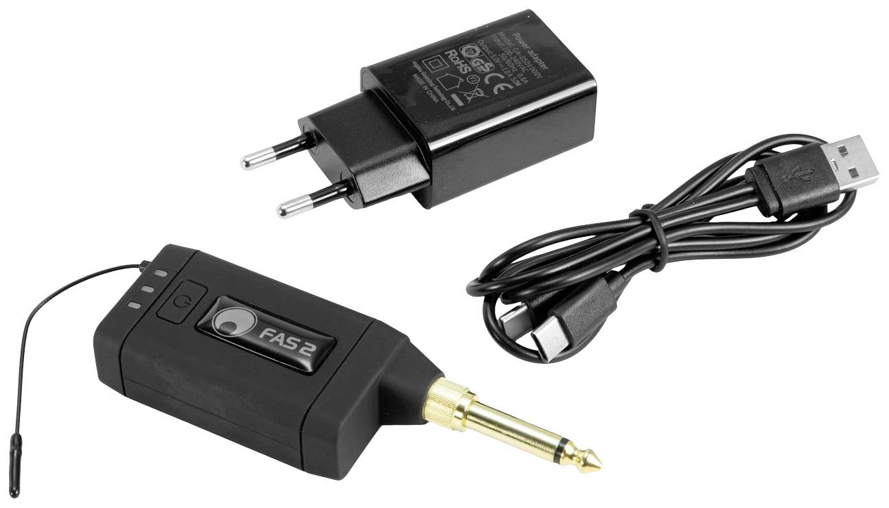 Trådløst guitarsystem med sort sender, oplader og USB-kabel. Senderen har en LED-indikator og et mono-jackstik.