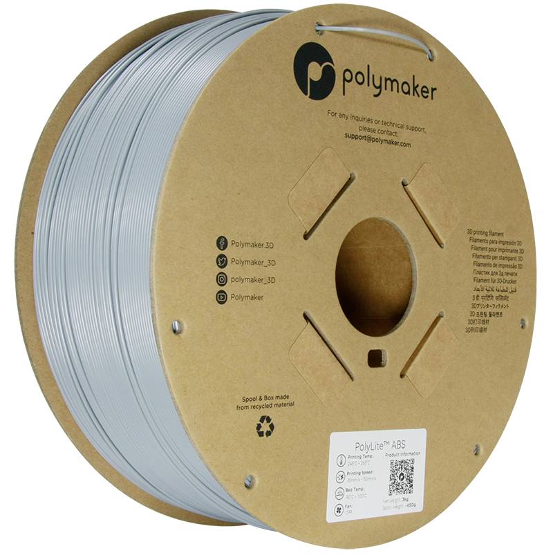 En rulle sølvfarvet PolyLite ABS-filament fra Polymaker. Kartonen viser håndteringsinformationer og kontaktoplysninger.