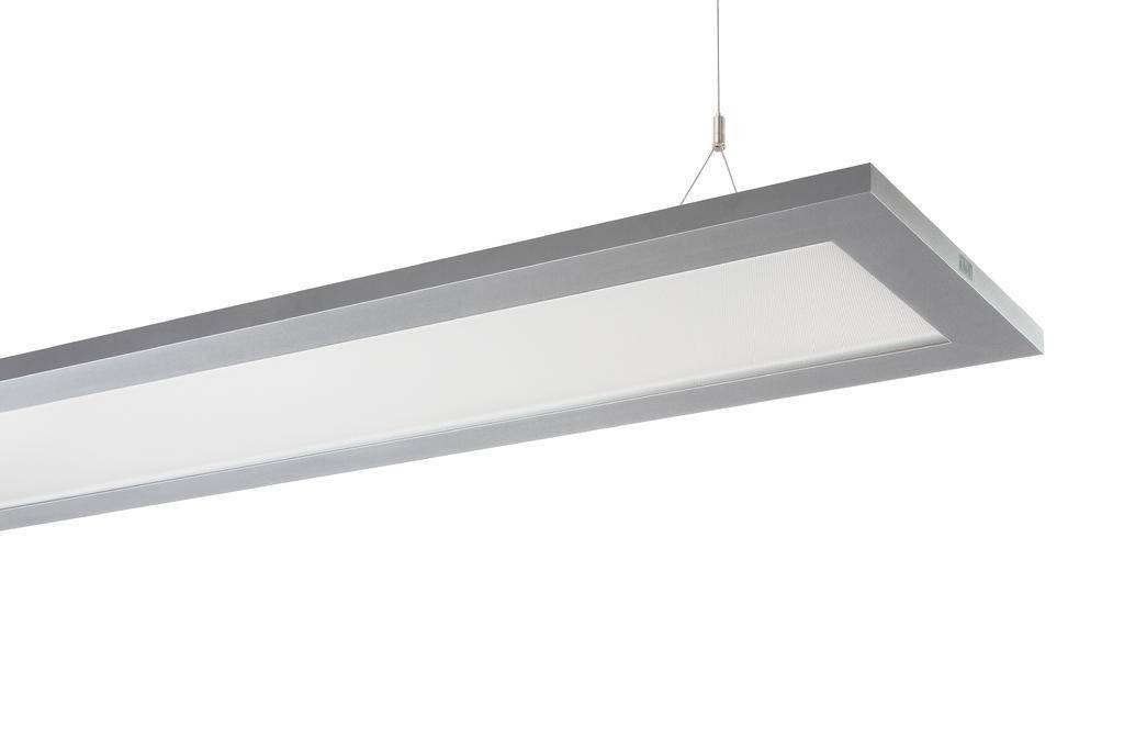 Hængende rektangulær loftslampe med sølvramme, perfekt til moderne interiører.