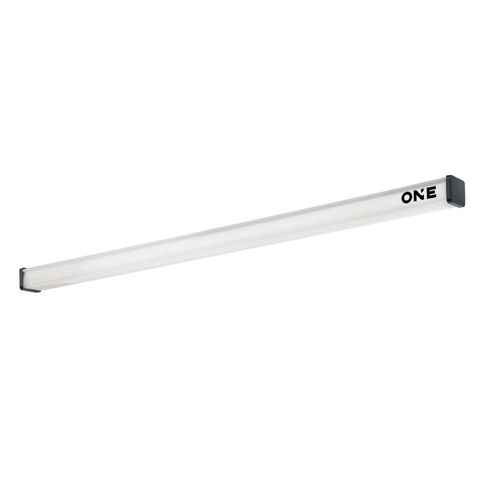 LED-lysliste med et slankt, rektangulært design og påskrift 'ONE' i den ene ende. Ideel til belysning af rum.