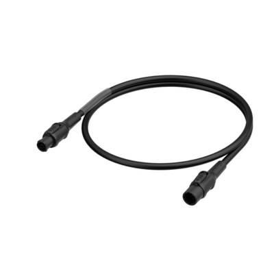 Sort kabel med stikforbindelser i begge ender, egnet til forbindelser i elektroniske enheder eller elektriske forsyningssystemer.