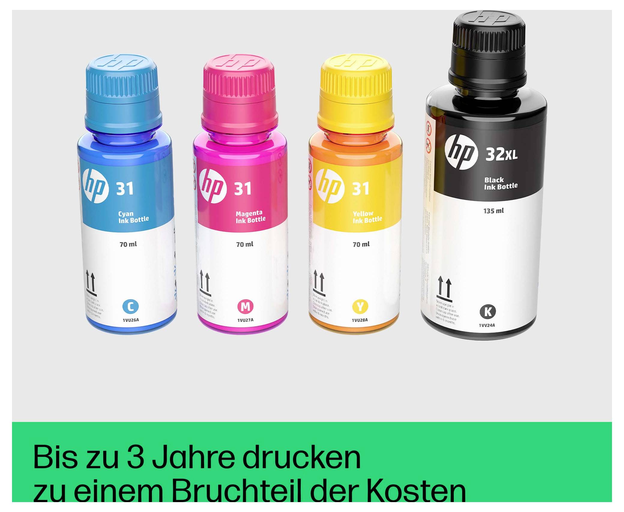 Fire HP blækflasker mærket cyan, magenta, gul og sort med tysk tekst nedenfor, der siger "Udskriv op til 3 år til en brøkdel af omkostningerne".