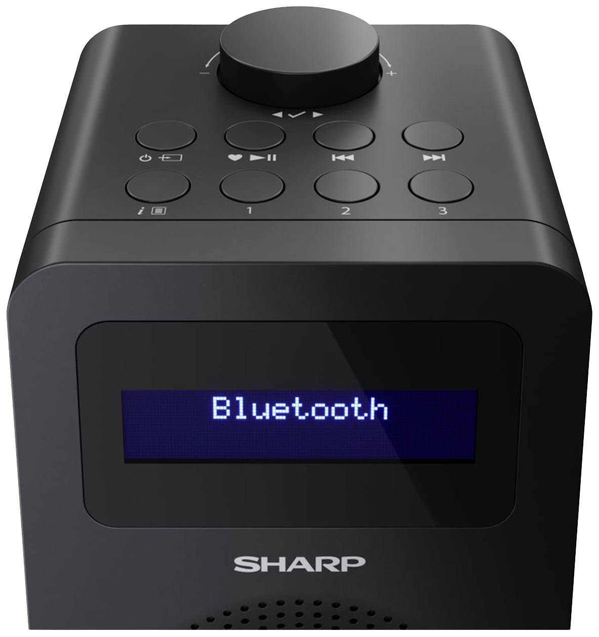 Et sort radio med et digitalt display, der viser 'Bluetooth'. Øverst er der betjeningstaster og en drejeknap.