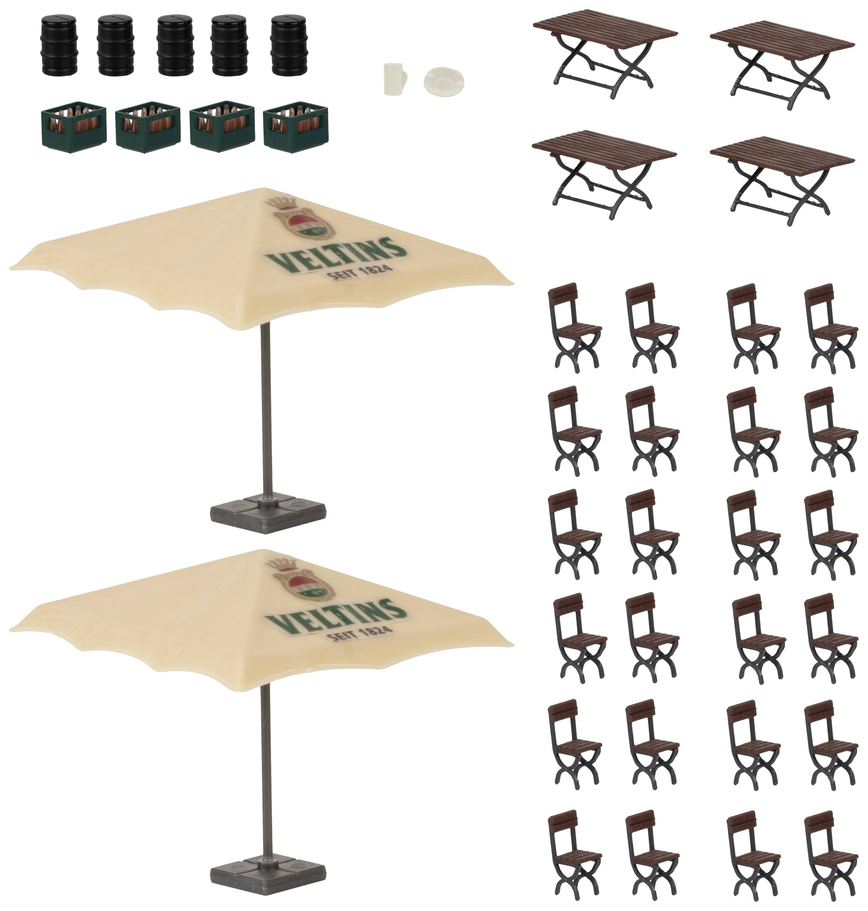 Sæt bestående af miniaturer med 24 stole, 12 borde, 8 fade, 2 parasoller med 'Veltins'-logo og småtilbehør.