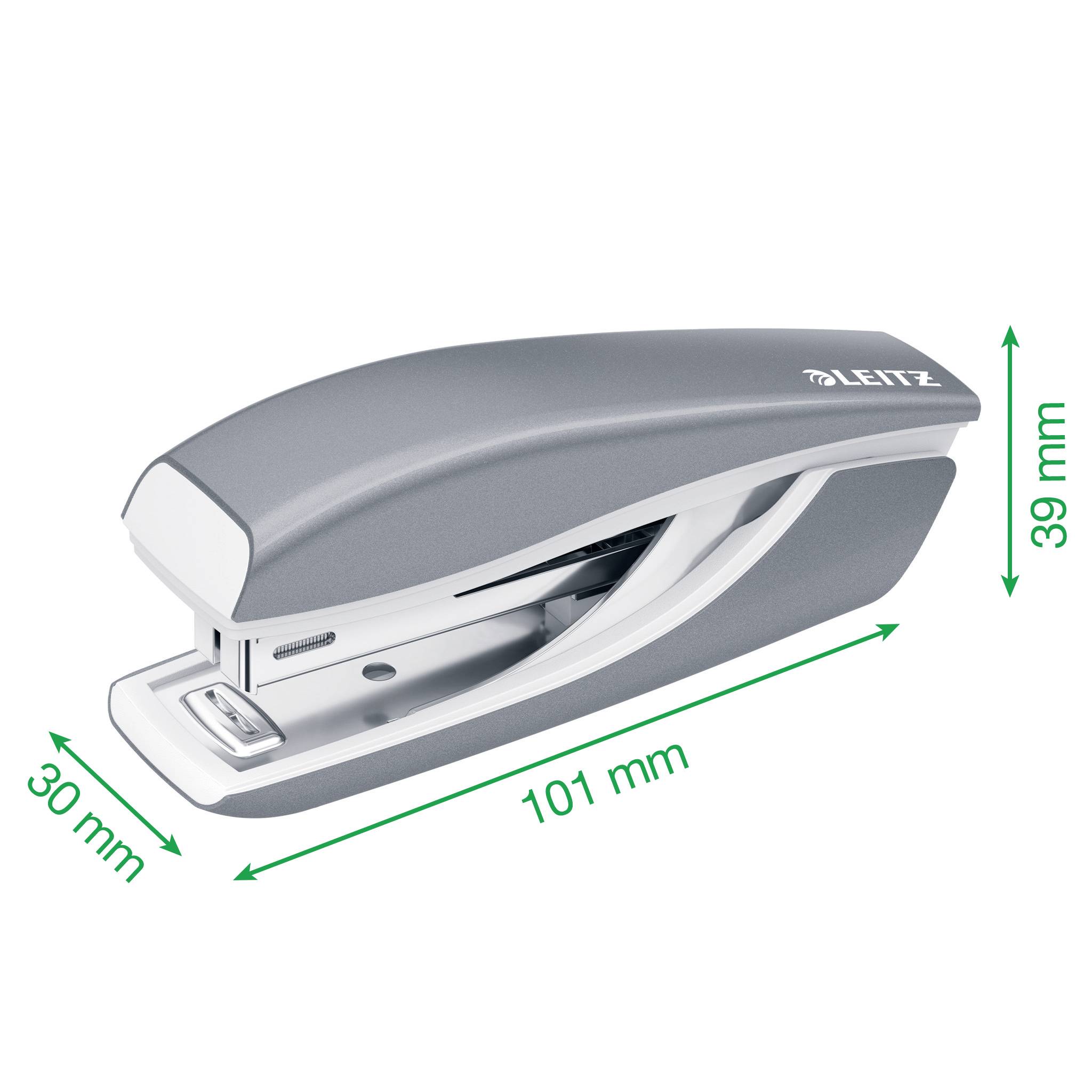 Grå hæftemaskine fra Leitz, 101 mm lang, 30 mm bred, 39 mm høj.