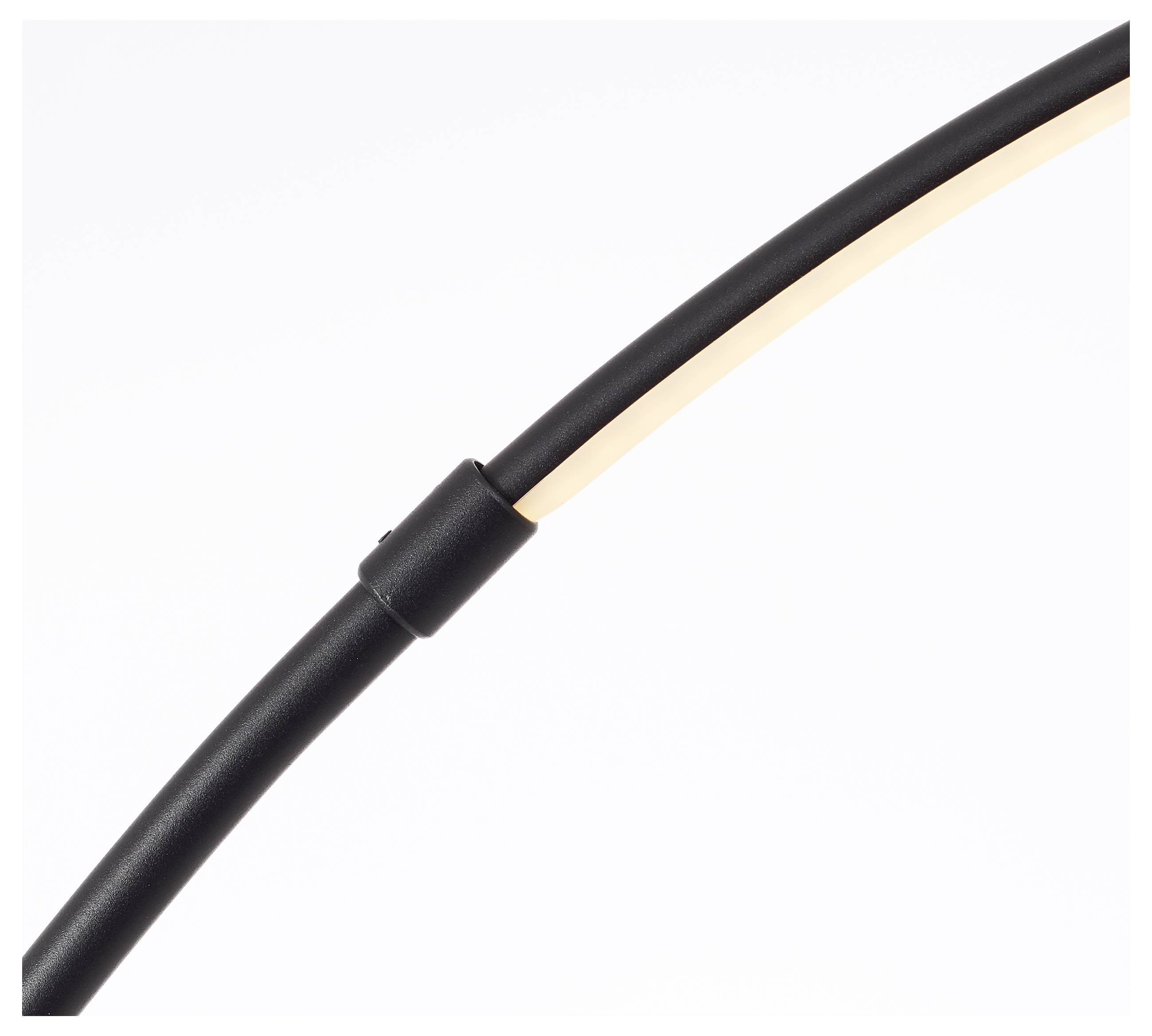Et sort kabel med en guldfarvet streng i nærbillede.