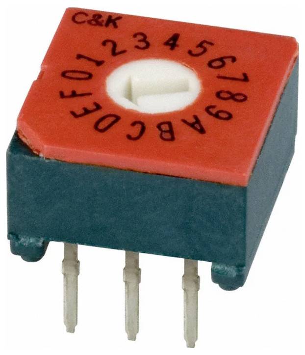 'Rød rotationskontakt med hvidt skala, mærket 0-9 og A-F; C&K-mærkning. Tre metalben strækker sig fra bunden til elektroniske forbindelser.'